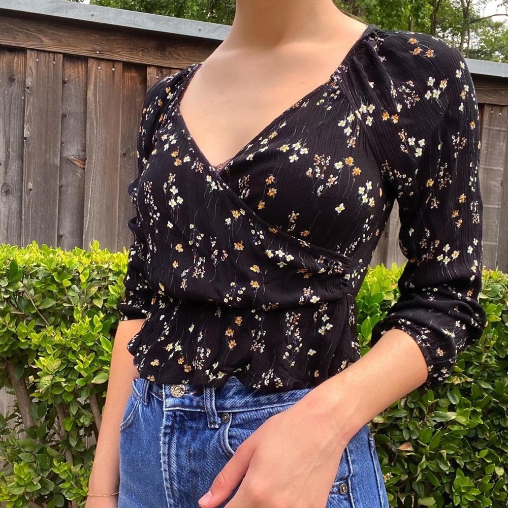 Black Floral Ruffle Cropped Blouse